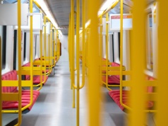 Bezdomni utrudniają jazdę metrem? „W ostatnich czasach zjawisko nasila się”