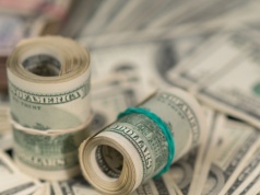 Atak na Iran wstrząśnie rynkami? Ekspert komentuje, co z dolarem i złotem