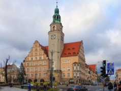 Ratusz w Olsztynie rozbłyśnie na fioletowo. Ważny przekaz dla mieszkańców