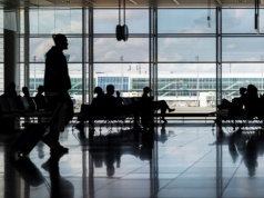PILNE: Zawieszono loty do wielu krajów, w tym popularnych kierunków wakacyjnych