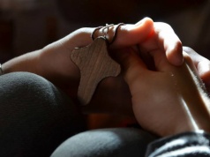 Kanada:  zakaz używania symboli religijnych przez pracowników szkół prowadzi do zwolnień i odejść z pracy