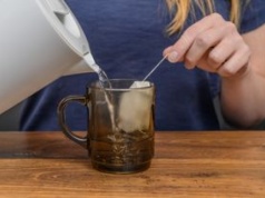 Pestycydy w herbatach zimowych. Producenci omijają prawo