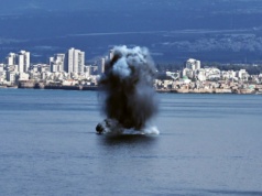 Ceny ropy naftowej mogą eksplodować. OPEC+ próbuje gasić panikę po ataku na Iran