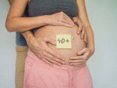 Poruszyła temat późnego macierzyństwa. Internautka: "Wyobrażenia odbiegają od rzeczywistości"