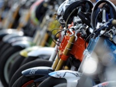 Cieplejsza aura uwolniła motocykle. Policja radzi jak bezpiecznie wrócić na trasę?