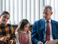 7 filmów na przebodźcowanie, które ukoją niczym kołdra obciążeniowa. Wyciszą też nastolatków