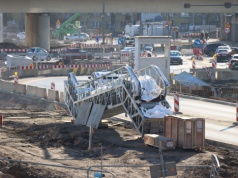 Podziemny przystanek coraz bliżej. Schody już czekają na montaż