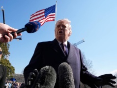 "Lepiej, żeby tego nie zrobili". Trump ostrzega Iran