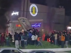 Śmierć Chameneia. W wielu miastach Iranu ludzie świętują na ulicach