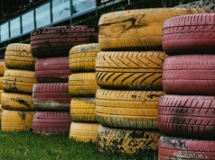 Zużyte opony leżą w garażu? Uważaj – za ich składowanie grozi kara nawet miliona złotych