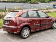 Warszawa kontynuuje usuwanie wraków. Miasto ogłosiło kolejny przetarg