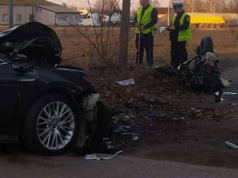 Śmiertelny wypadek w powiecie wołomińskim. 25-letni motocyklista nie żyje, a kierowca auta uciekł