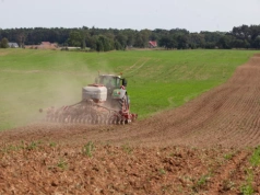 Czy dzierżawa ziemi daje prawo do KRUS? Sprawdź warunki