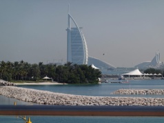 Irańskie drony uderzyły w lotnisko w Dubaju i słynny hotel Burdż Al-Arab