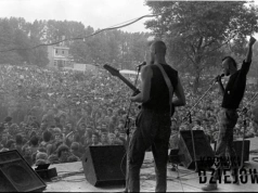 Milicja za płotem, tysiące młodych pod sceną. Tak wyglądał Jarocin w PRL