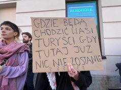 Kolejny protest na Kazimierzu. Mieszkańcy sprzeciwiają się budowie hotelu (Galeria)
