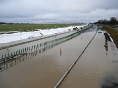 IMGW ostrzega przed roztopami i gęstą mgłą; alerty hydrologiczne I, II i III stopnia