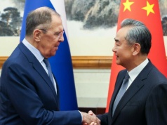 Wang Yi: atak na Iran „nie do przyjęcia” – wzywa do zawieszenia broni i rozmów