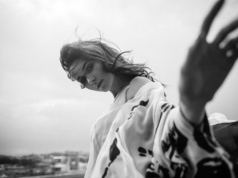 10 oznak, że możesz być intuicyjnym introwertykiem. Do tej grupy należy tylko 1–3 proc. ludzi. To dar, ale też ciężar