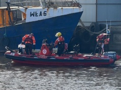 Plama oleju w usteckim porcie. Trwa ustalanie przyczyn wycieku