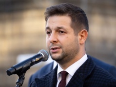 Jaki przypadkiem poparł LGBT. Miało być o "zepsuciu mężczyzn", a wyszło... inaczej