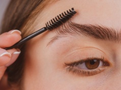 Brwi jak z salonu bez henny. Zyskują naturalne przyciemnienie