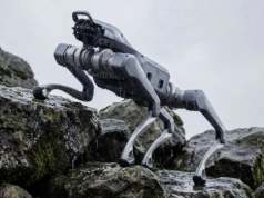 Robo-pies napędzany AI. Dźwiga 65 kg i biega z prędkością 29 km