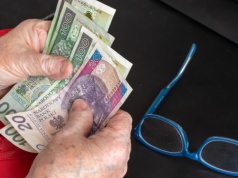 ZUS wypłaci "trzynastki" w kwietniu. Część seniorów otrzyma świadczenie przed świętami