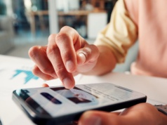 Scrollowanie krótkich filmików ogłupia? Naukowcy nie pozostawiają złudzeń