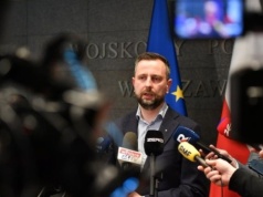 Polska chce przyspieszyć zbrojenia w obliczu wojny w Iranie