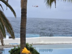 Dramatyczny ratunek 78-latki z morza w Puerto de la Cruz