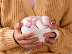 Lekkie jak chmurka, a w środku chemiczny trik. To dlatego marshmallows topią się w ustach