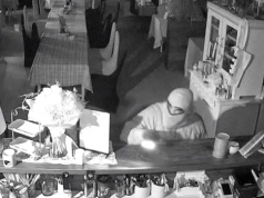 Kradzież z włamaniem. Policja poszukuje trzech sprawców