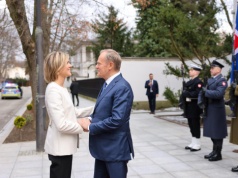 Warszawa. Premier Islandii otrzymała wyjątkowy prezent. „Mój tata ucieszy się!”