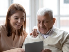 Naukowcy odkryli coś dziwnego w mózgach superstaruszków