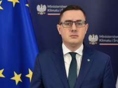 Minister energii Miłosz Motyka: dostawy ropy i gazu realizowane są bez zakłóceń