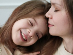 Naukowcy mają dobrą wiadomość dla kobiet. Matki odpowiadają za inteligencję swoich dzieci