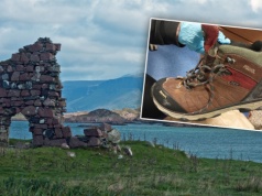 Ciało kobiety w morzu. Kluczowy jest ten but. Popularny w Polsce