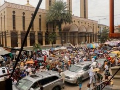 W Nigerii wyszli na ulice po śmierci Chameneiego. "Śmierć Ameryce!"