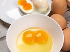 Takie jajko nie zdarza się zbyt często. Wiele osób nie wie, co z nim zrobić