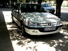 Citroën, Peugeot, Renault. Jakie francuskie samochody były produkowane w Iranie?
