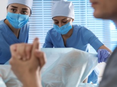 Tyle zarabia polska położna w Arabii Saudyjskiej. Kwota zwala z nóg