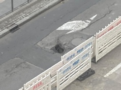 Problemy z przejazdem przez al. Powstańców Wielkopolskich, wyrwa w nawierzchni