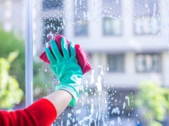 Okna po zimie myję tylko tym. Kurz schodzi w mig, a o smugach nie ma mowy