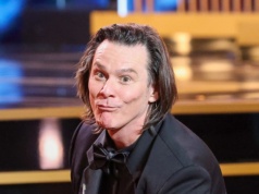 To nie Jim Carrey odebrał nagrodę? Fani grzmią w sieci