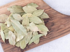 Te liście są obecne w każdej kuchni. Połóż je na kaloryferze i zobacz jak dzieje się magia