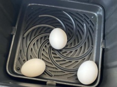 Czy w airfryerze można ugotować jajko? Sprawdziłam, jak smakują tak przyrządzone