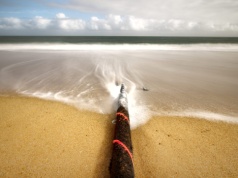 Koniec ery. Pierwszy transatlantycki kabel światłowodowy wydobyty z oceanu