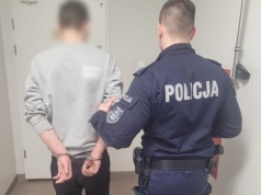 Rzucił się z nożem na ojca. 33-latek z zarzutami