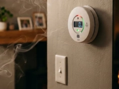 MOPS rozda potrzebującym mieszkańcom Legnicy czujki dymu i czadu